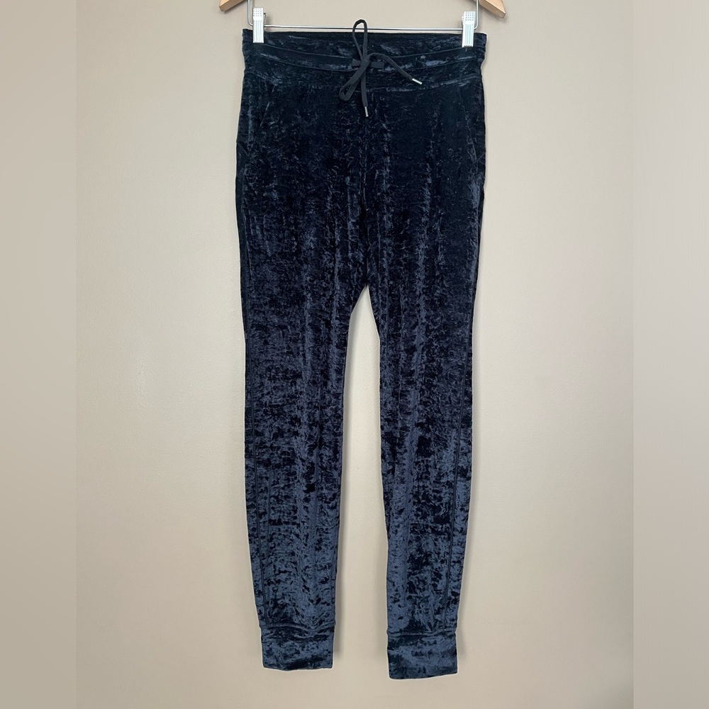 {Lululemon} Ready to Crush Velvet Jogger in Black - Womens 6